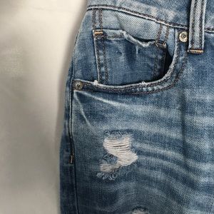 AEO TOMGIRL RIPPED JEANS